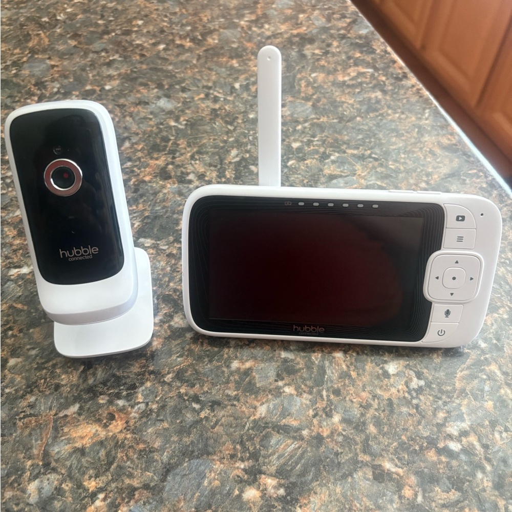 Hubble Baby Monitor with Camera and Screen